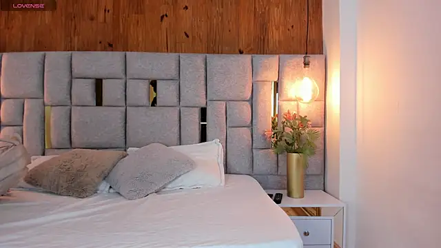 Snapshot of Saori_newman chatting on 02.20.25 Saori newman online show from 02.20.25