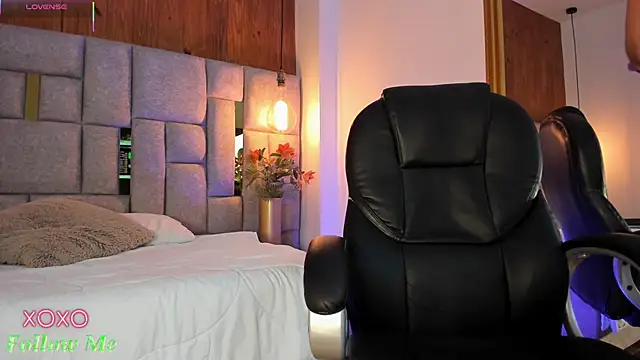 Snapshot of Saori_newman chatting on 03.19.25 Saori newman online show from 03.19.25