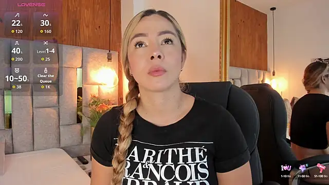 Snapshot of Saori_newman chatting on 09.10.25 Saori newman online show from 09.10.25