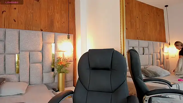 Snapshot of Saori_newman chatting on 09.16.25 Saori newman online show from 09.16.25