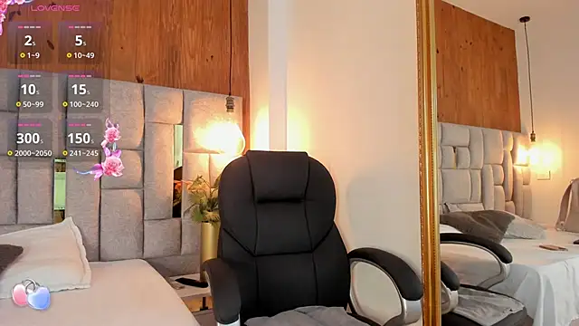 Snapshot of Saori_newman chatting on 09.19.25 Saori newman online show from 09.19.25