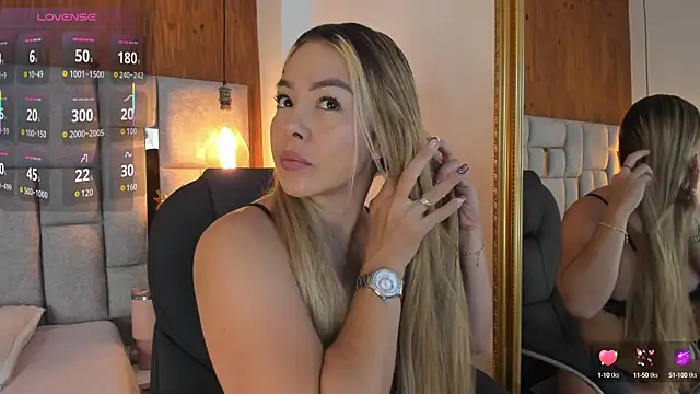 Snapshot of Saori_newman chatting on 09.25.25 Saori newman online show from 09.25.25