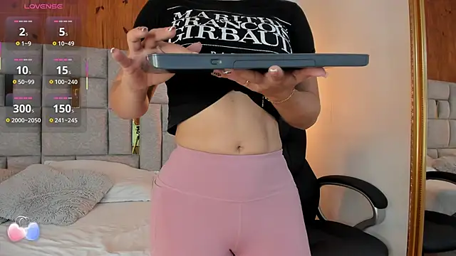 Snapshot of Saori_newman chatting on 09.29.25 Saori newman online show from 09.29.25