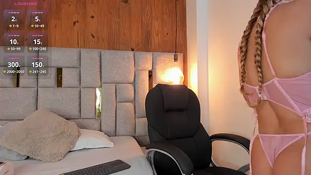 Snapshot of Saori_newman chatting on 10.02.25 Saori newman online show from 10.02.25