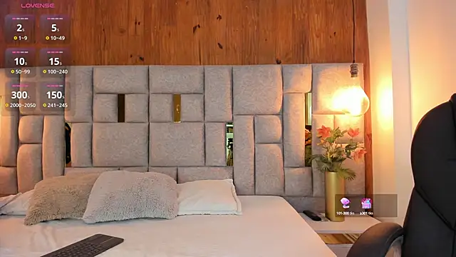 Snapshot of Saori_newman chatting on 10.03.25 Saori newman online show from 10.03.25