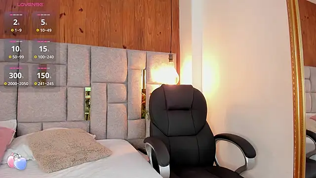 Snapshot of Saori_newman chatting on 10.11.25 Saori newman online show from 10.11.25