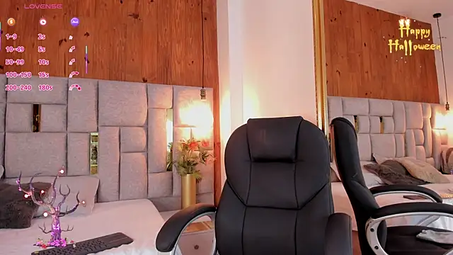 Snapshot of Saori_newman chatting on 10.25.25 Saori newman online show from 10.25.25