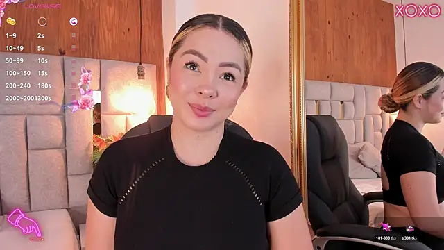 Snapshot of Saori_newman chatting on 11.04.25 Saori newman online show from 11.04.25