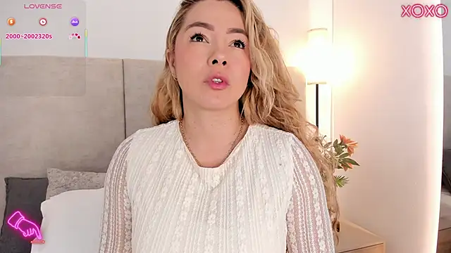 Snapshot of Saori_newman chatting on 11.24.25 Saori newman online show from 11.24.25