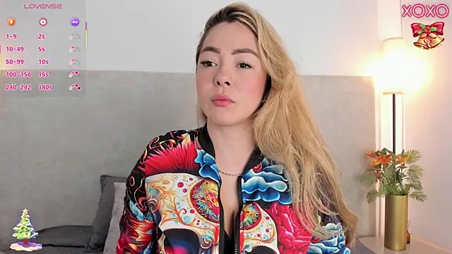 Snapshot of Saori_newman chatting on 12.20.25 Saori newman online show from 12.20.25