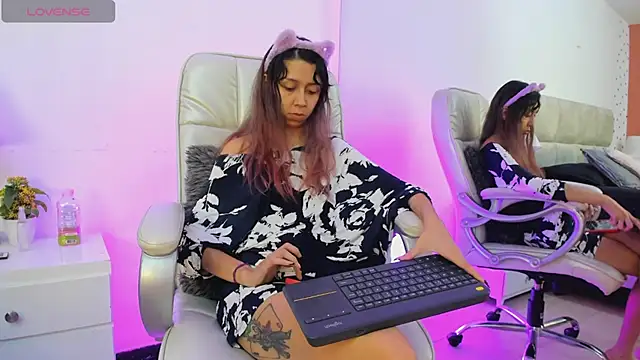 Snapshot of Goddess__Lilith chatting on 02.04.26 Goddess Lilith online show from 02.04.26