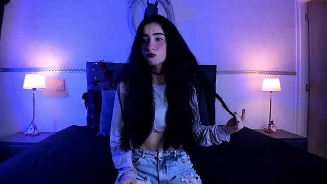 Snapshot of RomeroMoon chatting on 12.23.24 RomeroMoon online show from 12.23.24