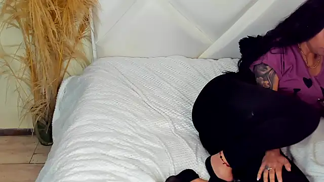 Snapshot of ScarlethNatasha chatting on 10.02.25 ScarlethNatasha online show from 10.02.25