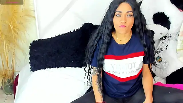 Snapshot of ScarlethNatasha chatting on 10.21.25 ScarlethNatasha online show from 10.21.25