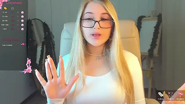 Snapshot of Evacadooo chatting on 12.22.24 Evacadooo online show from 12.22.24