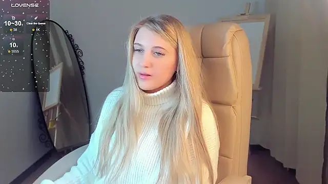 Snapshot of Evacadooo chatting on 01.05.25 Evacadooo online show from 01.05.25