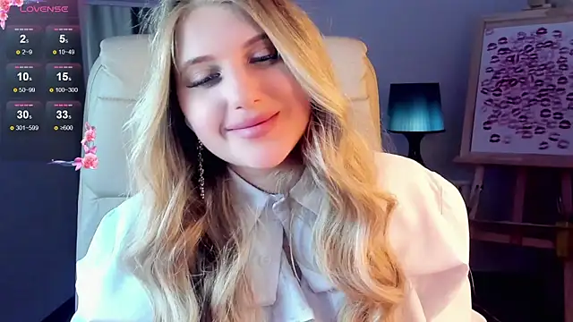 Snapshot of Evacadooo chatting on 03.19.25 Evacadooo online show from 03.19.25