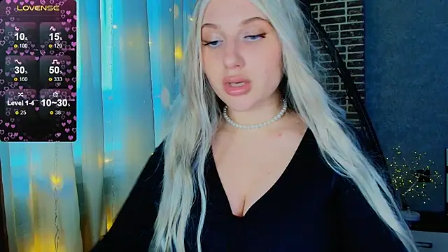 Evacadooo online show from 11.12.25