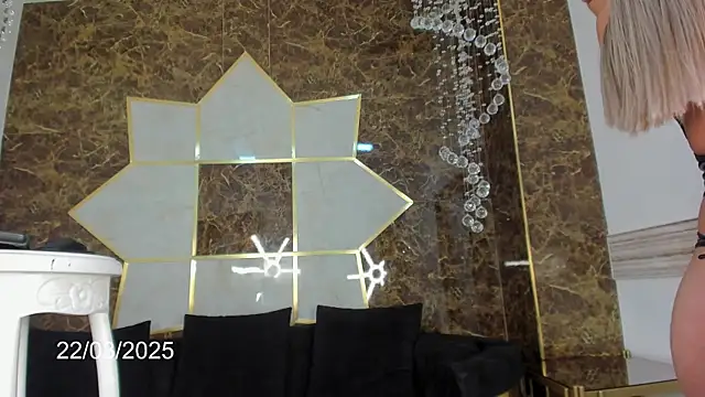 Snapshot of Charlie_Doll chatting on 03.22.25 Charlie Doll online show from 03.22.25