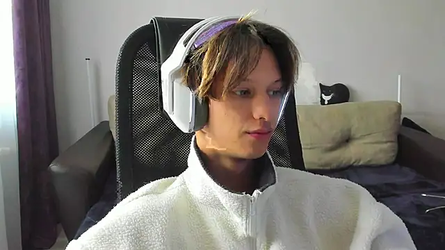 Snapshot of Ostin_meow chatting on 09.24.25 Ostin meow online show from 09.24.25