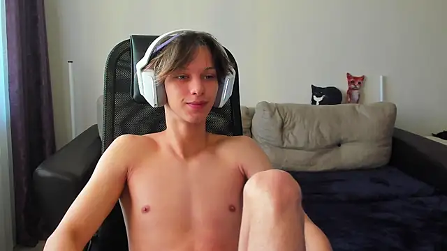Snapshot of Ostin_meow chatting on 10.21.25 Ostin meow online show from 10.21.25