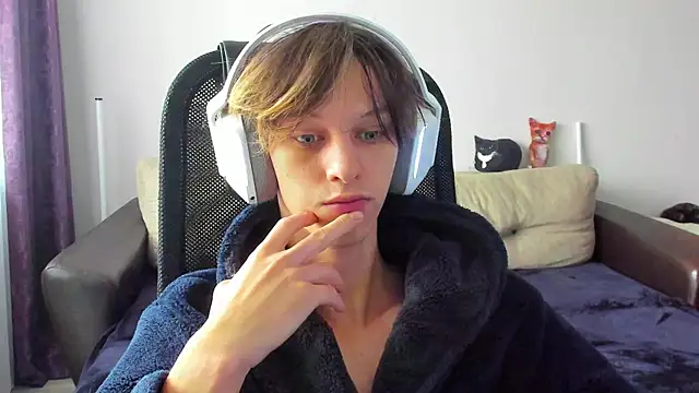 Snapshot of Ostin_meow chatting on 10.22.25 Ostin meow online show from 10.22.25