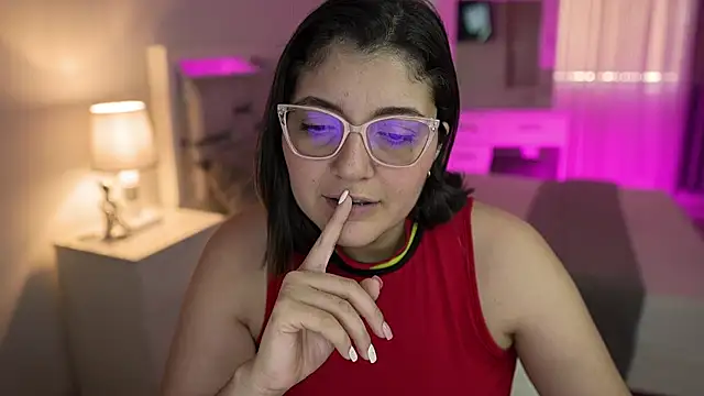 Snapshot of Camilaa_bueno chatting on 12.15.24 Camilaa bueno online show from 12.15.24