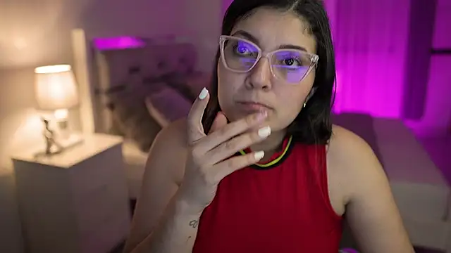 Snapshot of Camilaa_bueno chatting on 12.16.24 Camilaa bueno online show from 12.16.24