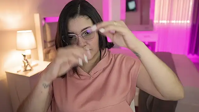 Snapshot of Camilaa_bueno chatting on 12.18.24 Camilaa bueno online show from 12.18.24