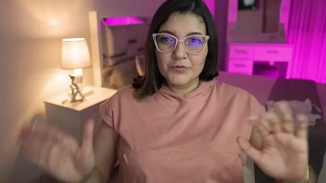 Snapshot of Camilaa_bueno chatting on 12.19.24 Camilaa bueno online show from 12.19.24