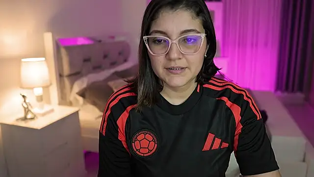 Snapshot of Camilaa_bueno chatting on 12.22.24 Camilaa bueno online show from 12.22.24