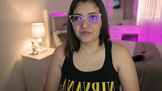 Snapshot of Camilaa_bueno chatting on 12.22.24 Camilaa bueno online show from 12.22.24