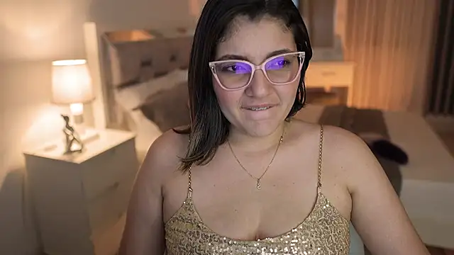 Snapshot of Camilaa_bueno chatting on 12.24.24 Camilaa bueno online show from 12.24.24