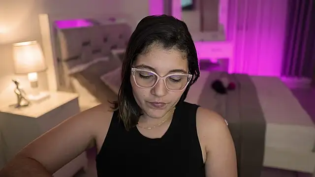 Snapshot of Camilaa_bueno chatting on 12.30.24 Camilaa bueno online show from 12.30.24