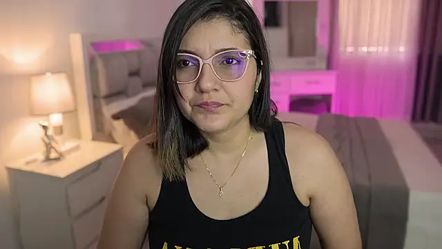 Snapshot of Camilaa_bueno chatting on 01.01.25 Camilaa bueno online show from 01.01.25