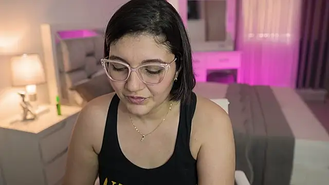 Snapshot of Camilaa_bueno chatting on 01.01.25 Camilaa bueno online show from 01.01.25