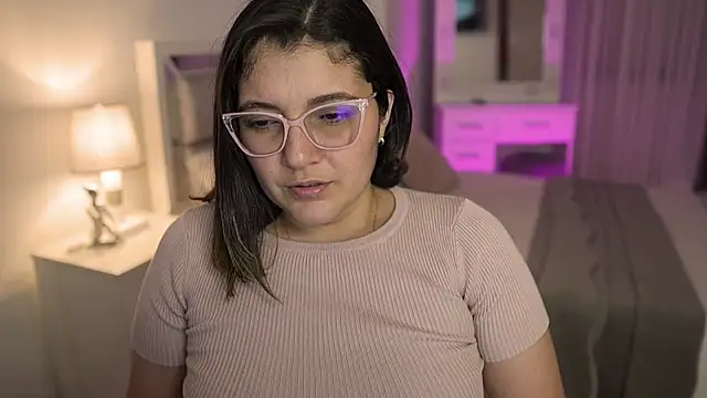 Snapshot of Camilaa_bueno chatting on 01.04.25 Camilaa bueno online show from 01.04.25