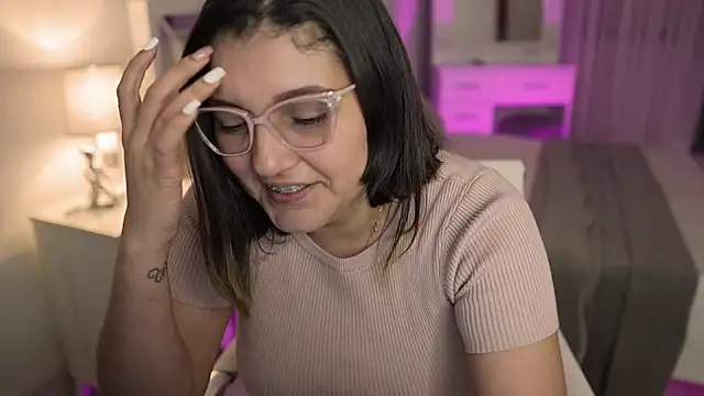 Snapshot of Camilaa_bueno chatting on 01.04.25 Camilaa bueno online show from 01.04.25