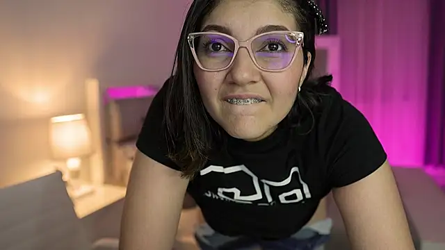 Snapshot of Camilaa_bueno chatting on 01.12.25 Camilaa bueno online show from 01.12.25