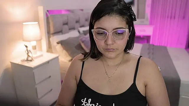 Snapshot of Camilaa_bueno chatting on 01.19.25 Camilaa bueno online show from 01.19.25