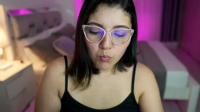 Snapshot of Camilaa_bueno chatting on 02.12.25 Camilaa bueno online show from 02.12.25