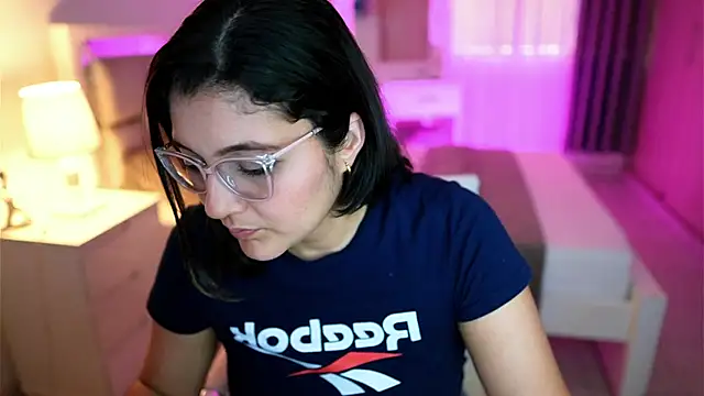 Snapshot of Camilaa_bueno chatting on 03.10.25 Camilaa bueno online show from 03.10.25