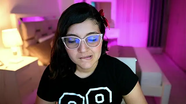 Snapshot of Camilaa_bueno chatting on 03.22.25 Camilaa bueno online show from 03.22.25