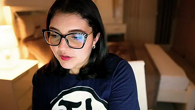 Snapshot of Camilaa_bueno chatting on 09.18.25 Camilaa bueno online show from 09.18.25