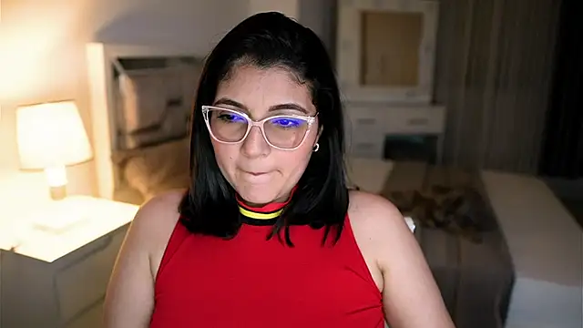 Snapshot of Camilaa_bueno chatting on 10.07.25 Camilaa bueno online show from 10.07.25