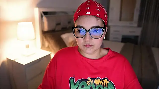 Snapshot of Camilaa_bueno chatting on 10.17.25 Camilaa bueno online show from 10.17.25