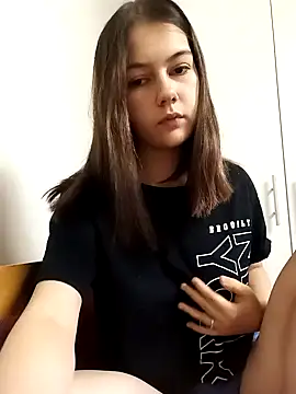 Snapshot of ella_grays chatting on 12.11.24 ella grays online show from 12.11.24