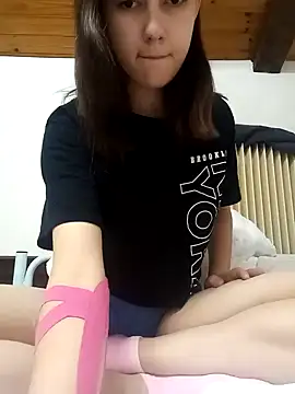 Snapshot of ella_grays chatting on 12.11.24 ella grays online show from 12.11.24