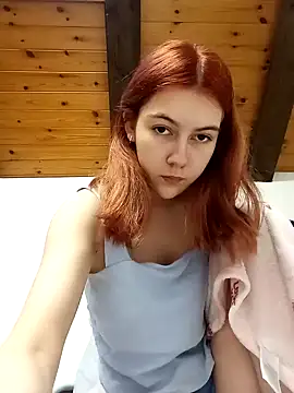 Snapshot of ella_grays chatting on 12.29.24 ella grays online show from 12.29.24