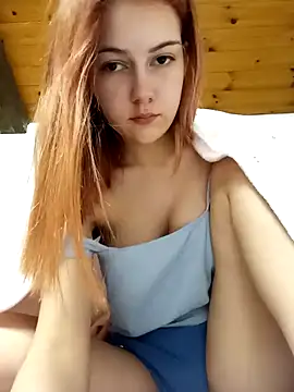 Snapshot of ella_grays chatting on 01.01.25 ella grays online show from 01.01.25